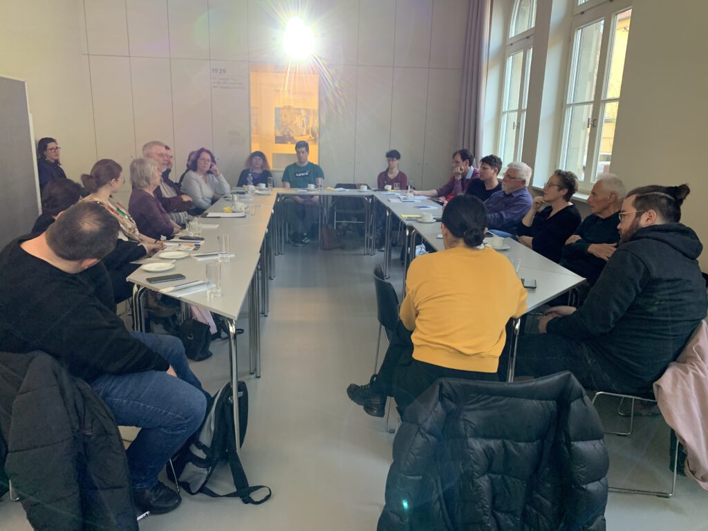 Mitglieder der Arbeitsgruppe Zwangsarbeit in Villingen -Schwenningen bei Gespräch im Hotel Silber