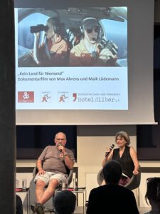 „Kein Land für Niemand“ Dokumentarfilm von Max Ahrens und Maik Lüdemann und Gespräch im Hotel Silber