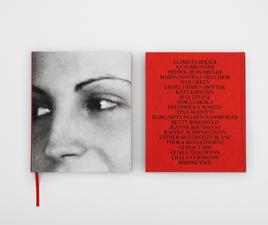 buchcover des Bands Maybe never again von Espe Pons Cover Vorder- und Rückseite Grroßaufnahme Auchnitt eines Frauenportraits Namen auf rotem Grund